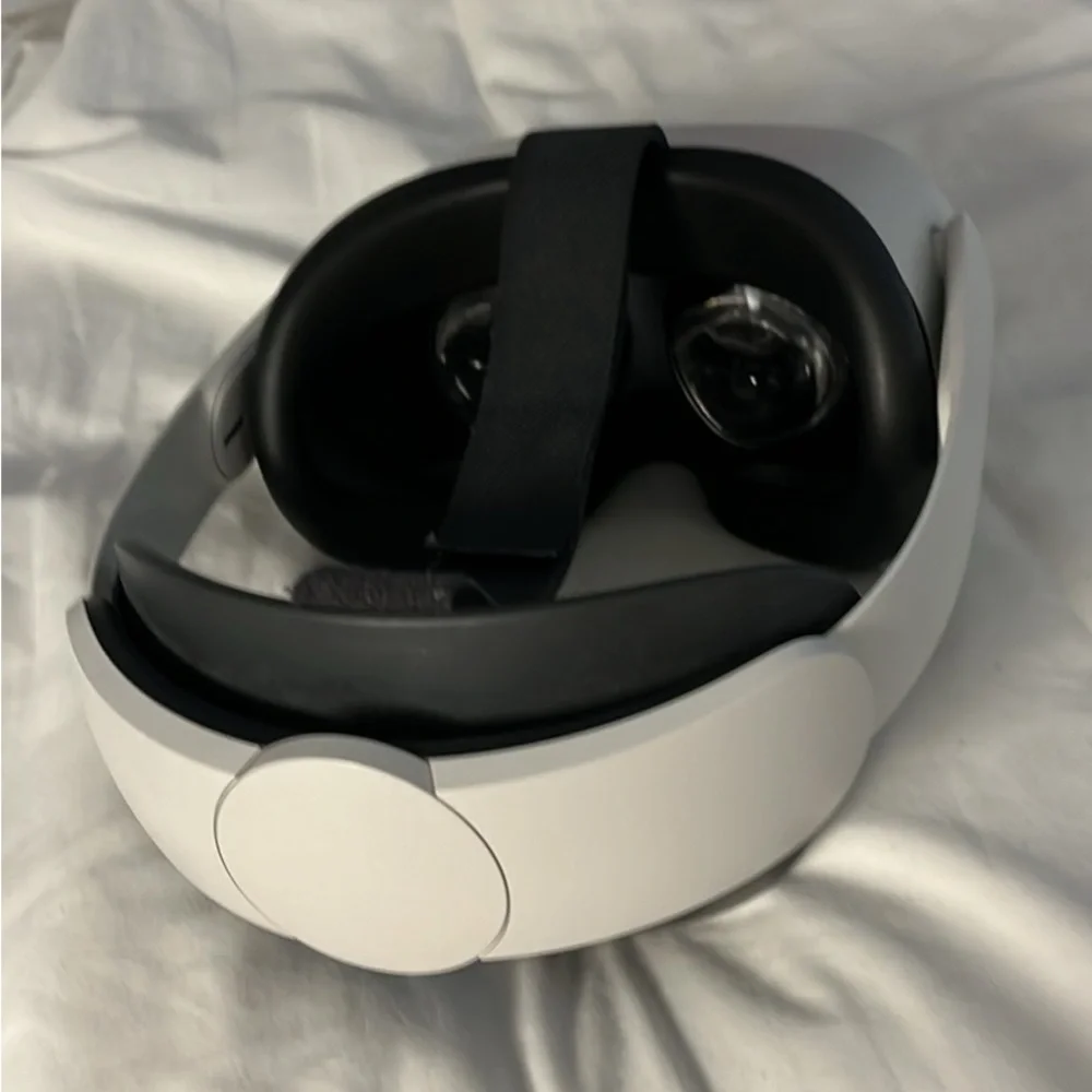 Oculus quest 2 - used - perfect condition - elite head strap - controller grips